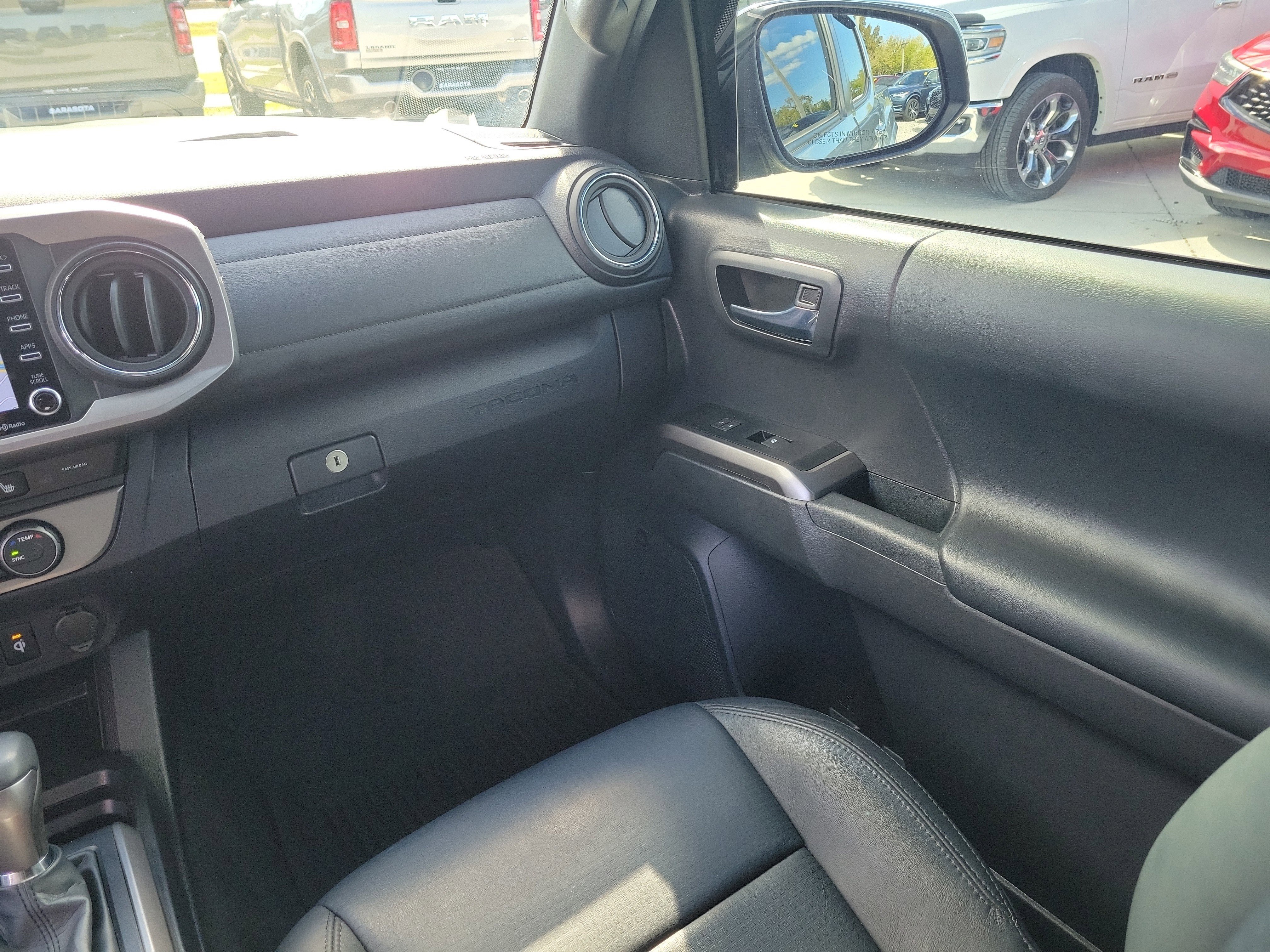 Used 2022 Toyota Tacoma Limited image 18