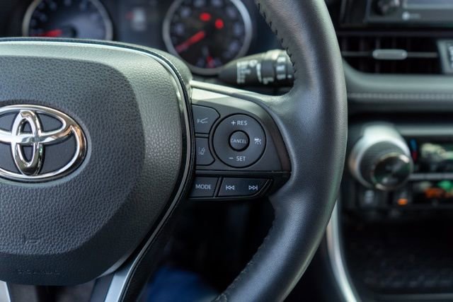 Used 2021 Toyota RAV4 XLE Premium AWD/4WD image 21