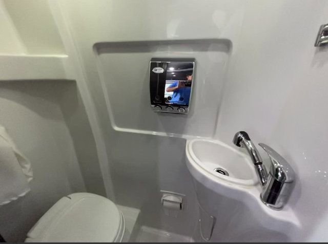 Used 2014 Mercedes-Benz Sprinter 3500 image 5