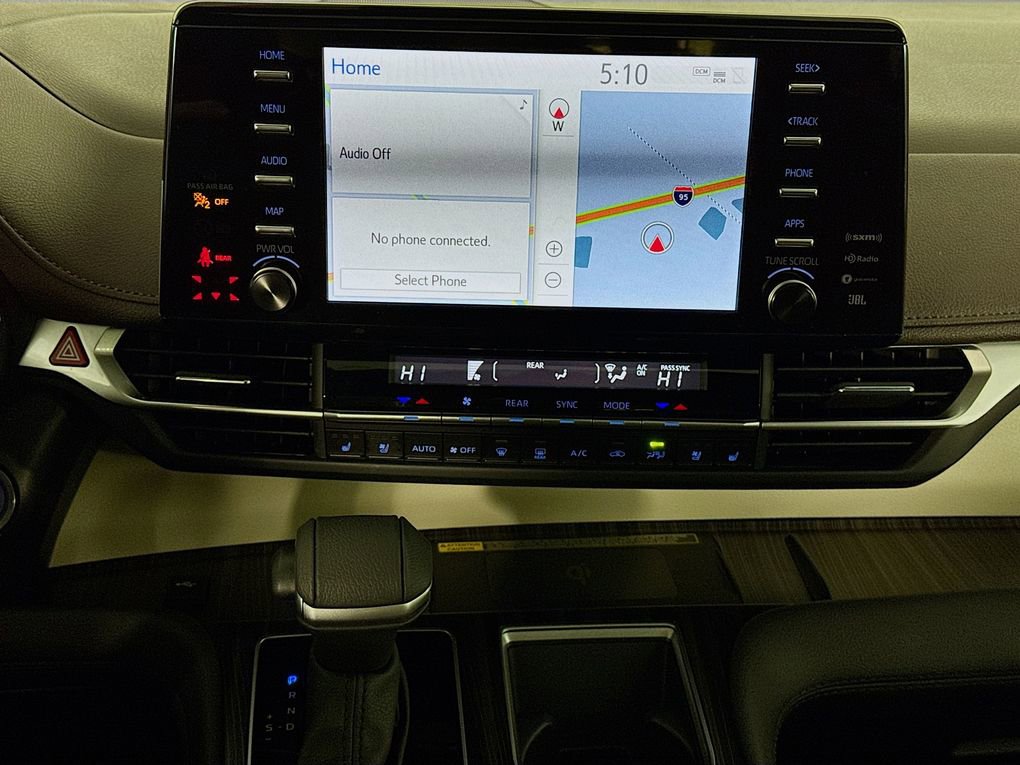 Used 2024 Toyota Sienna Platinum FWD image 39