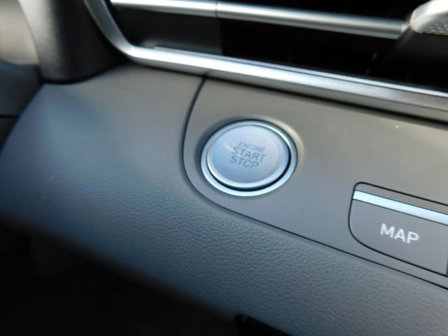 Used 2025 Hyundai Elantra SEL image 24