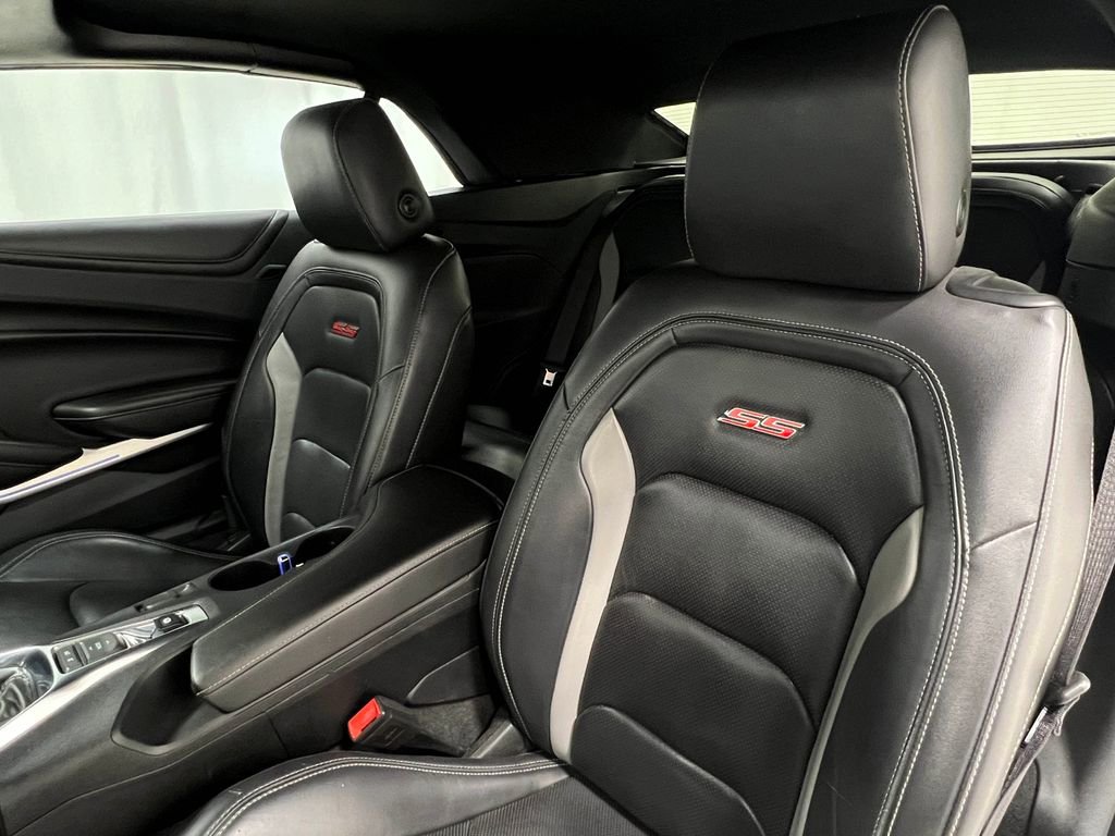 Used 2020 Chevrolet Camaro SS RWD image 13