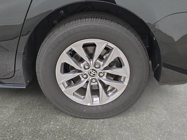 Certified 2026 Toyota Sienna XLE FWD image 27