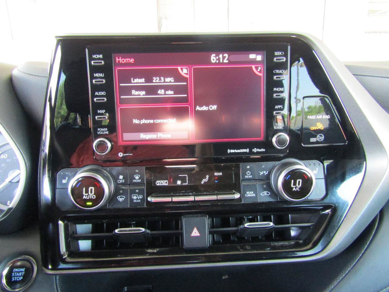 Used 2022 Toyota Highlander XLE FWD image 19