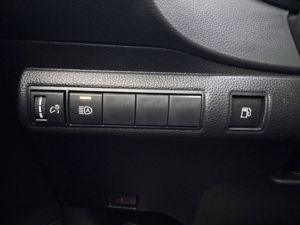Used 2023 Toyota Corolla LE image 29