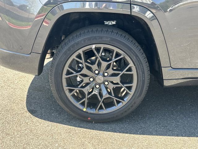 New 2026 Jeep Grand Cherokee Summit AWD/4WD image 17