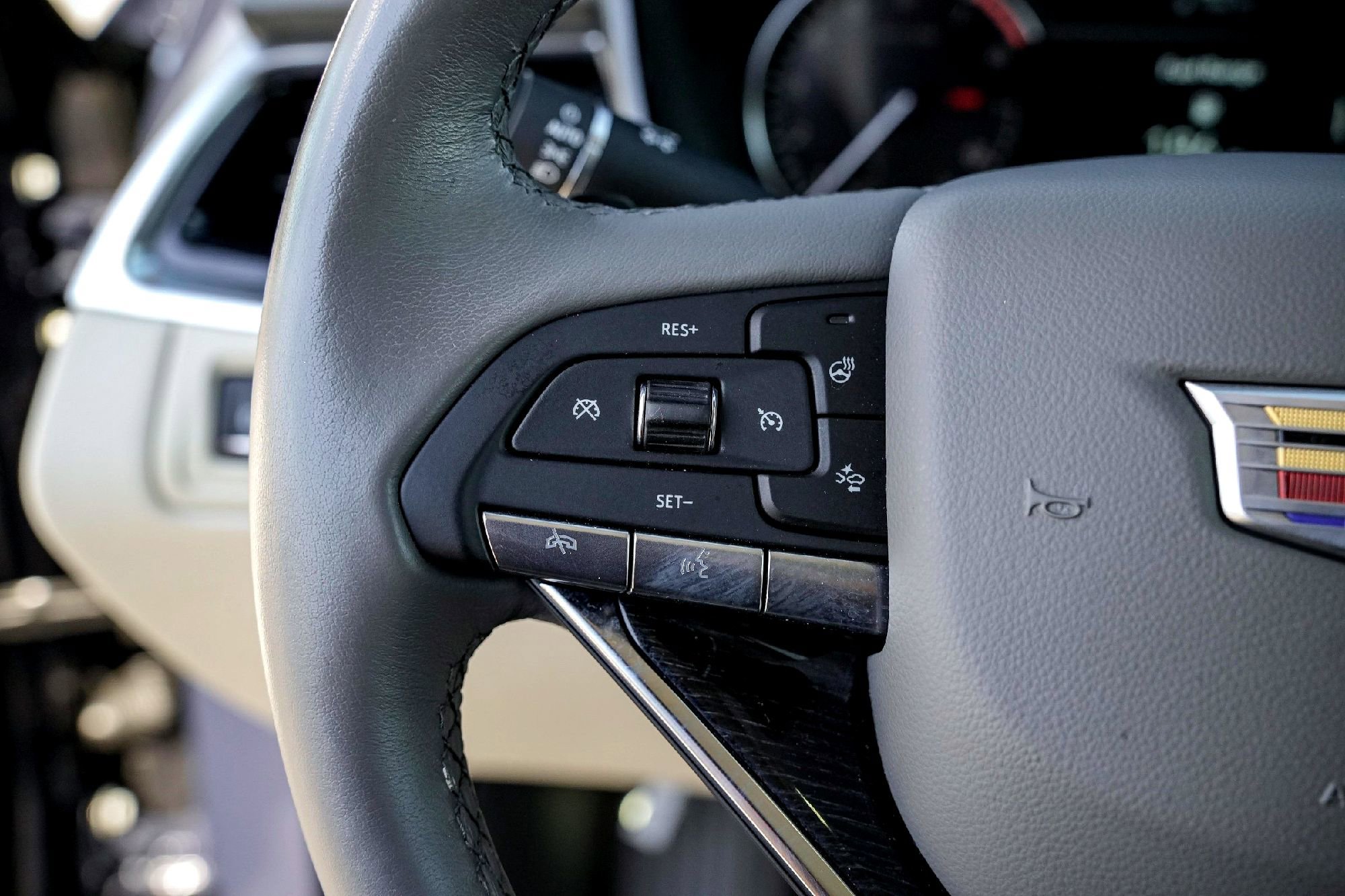 Used 2025 Cadillac XT6 Premium Luxury image 17