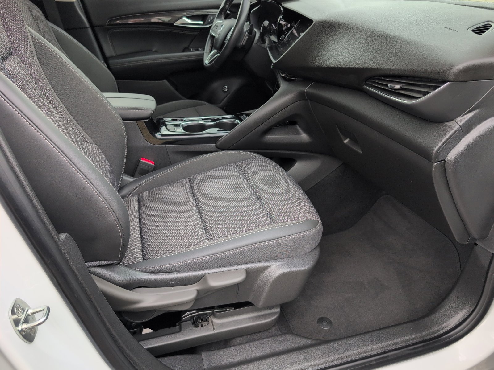 Used 2023 Buick Envision Preferred image 9