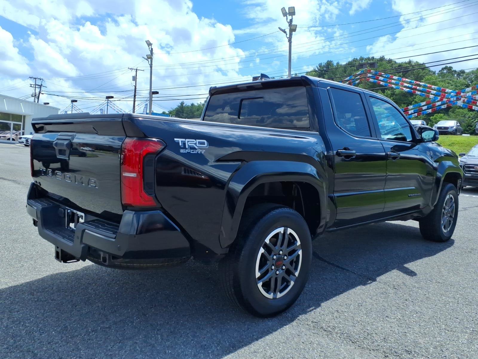 Used 2024 Toyota Tacoma TRD Sport w/ TRD Sport Upgrade Package AWD/4WD image 6