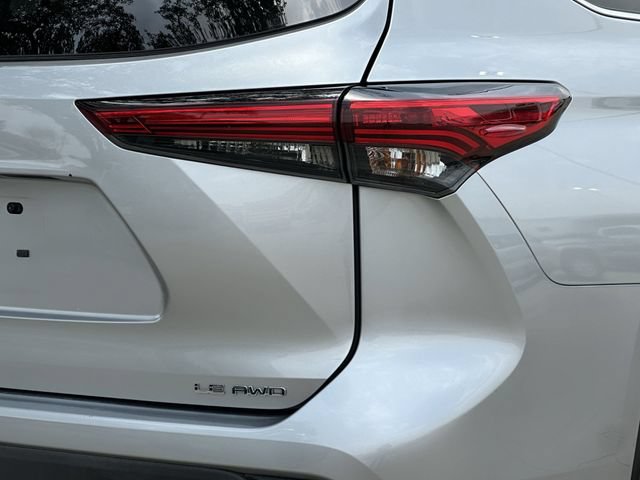 Used 2020 Toyota Highlander LE AWD/4WD image 7