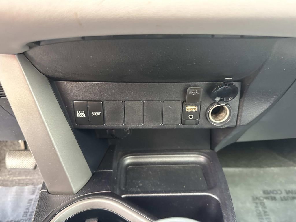 Used 2018 Toyota RAV4 XLE image 35