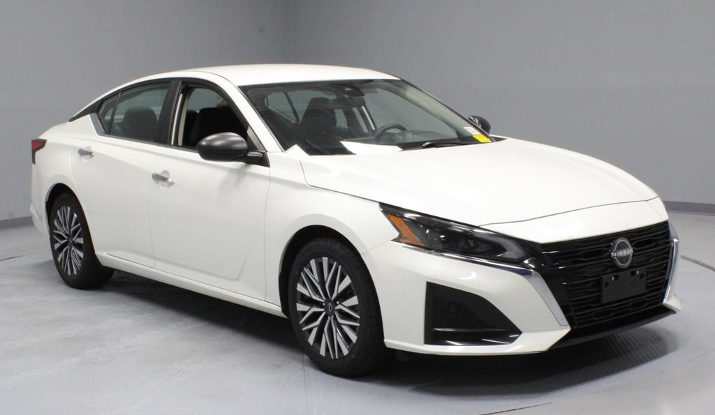 Certified 2024 Nissan Altima 2.5 SV FWD image 1