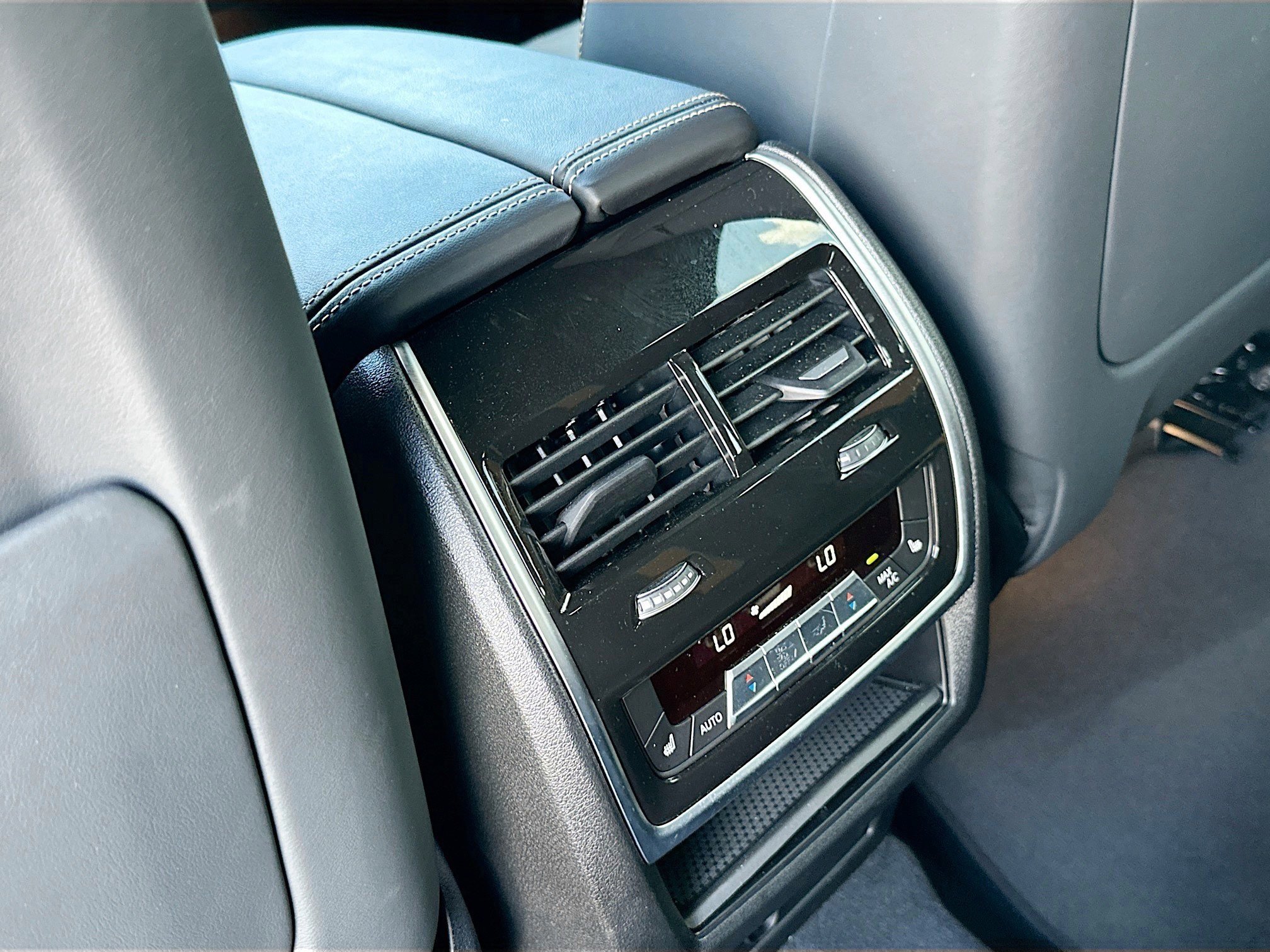 Used 2025 BMW X6 M Competition w/ Executive Package image 25