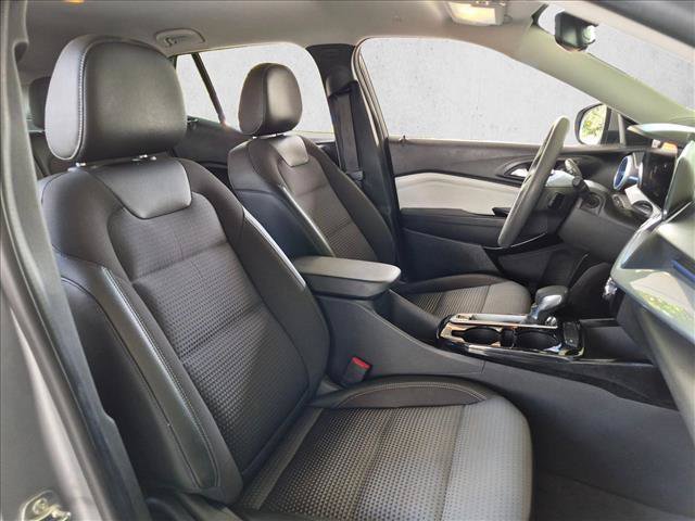 Used 2024 Chevrolet Trax LT FWD image 17