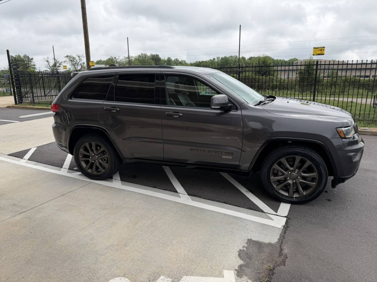 Used 2016 Jeep Grand Cherokee Limited 75th Anniversary RWD image 9