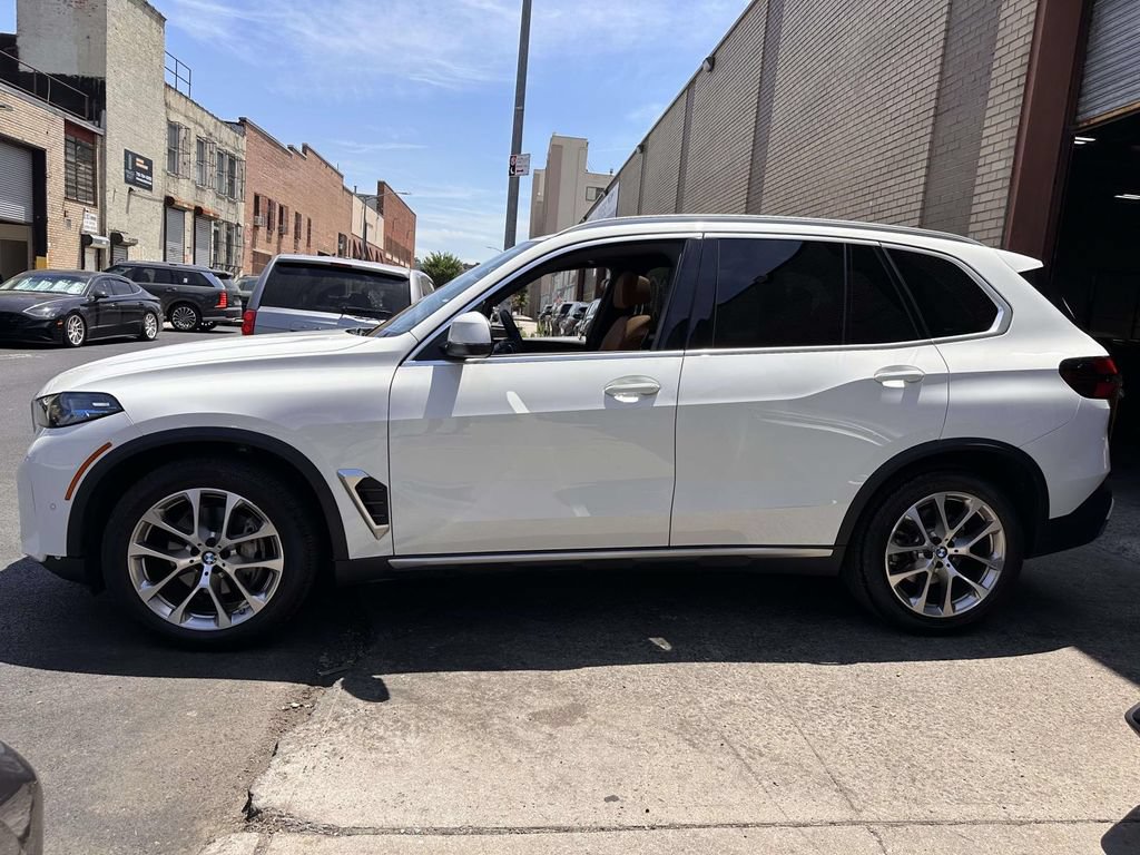 Used 2024 BMW X5 xDrive40i w/ Premium Package AWD/4WD image 7