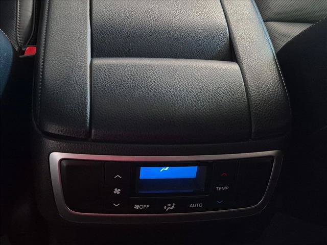 Used 2019 Toyota Highlander Limited FWD image 17