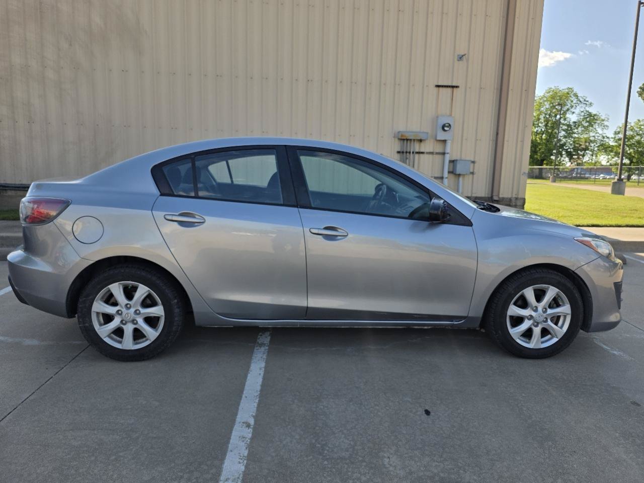 Used 2010 MAZDA MAZDA3 i Touring FWD image 6