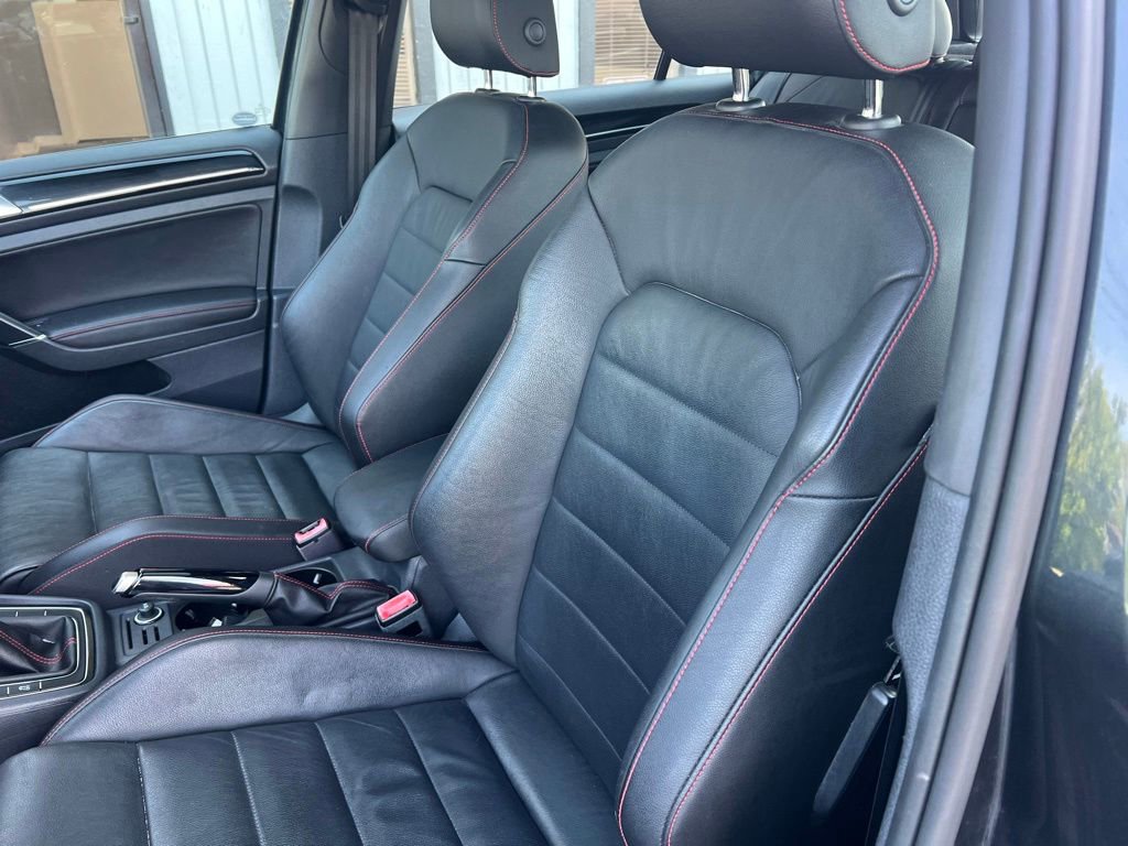 Used 2017 Volkswagen GTI SE FWD image 11