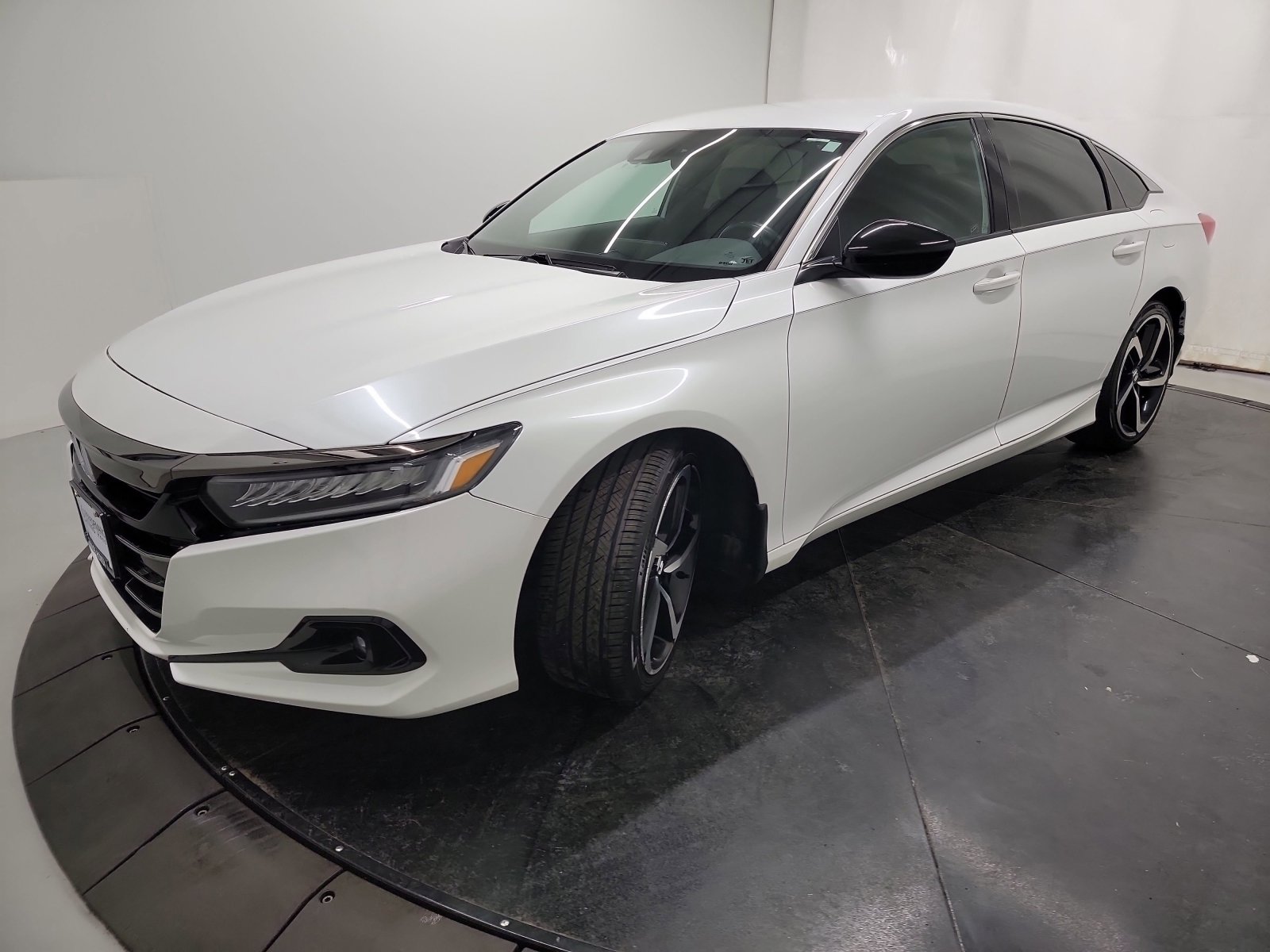 Certified 2022 Honda Accord Sport image 3
