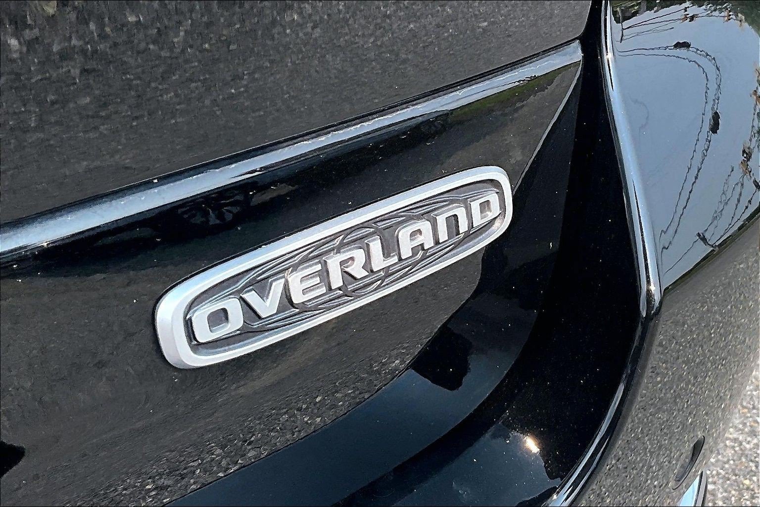 Used 2025 Jeep Grand Cherokee Overland w/ Advanced Protech Group III AWD/4WD image 8