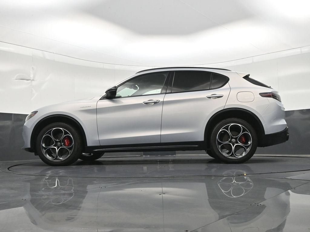 Used 2025 Alfa Romeo Stelvio Sprint w/ Veloce Package AWD/4WD image 24