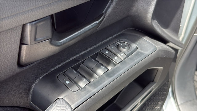 Used 2025 Toyota Tacoma SR5 AWD/4WD image 17