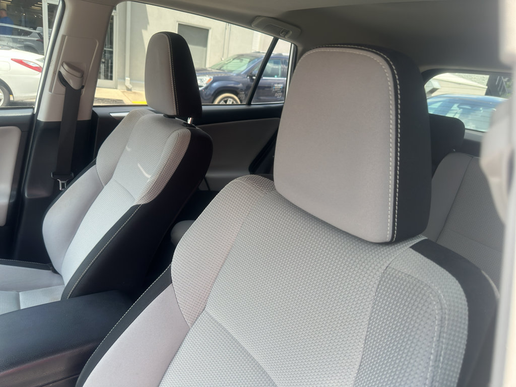 Used 2018 Toyota RAV4 XLE AWD/4WD image 6