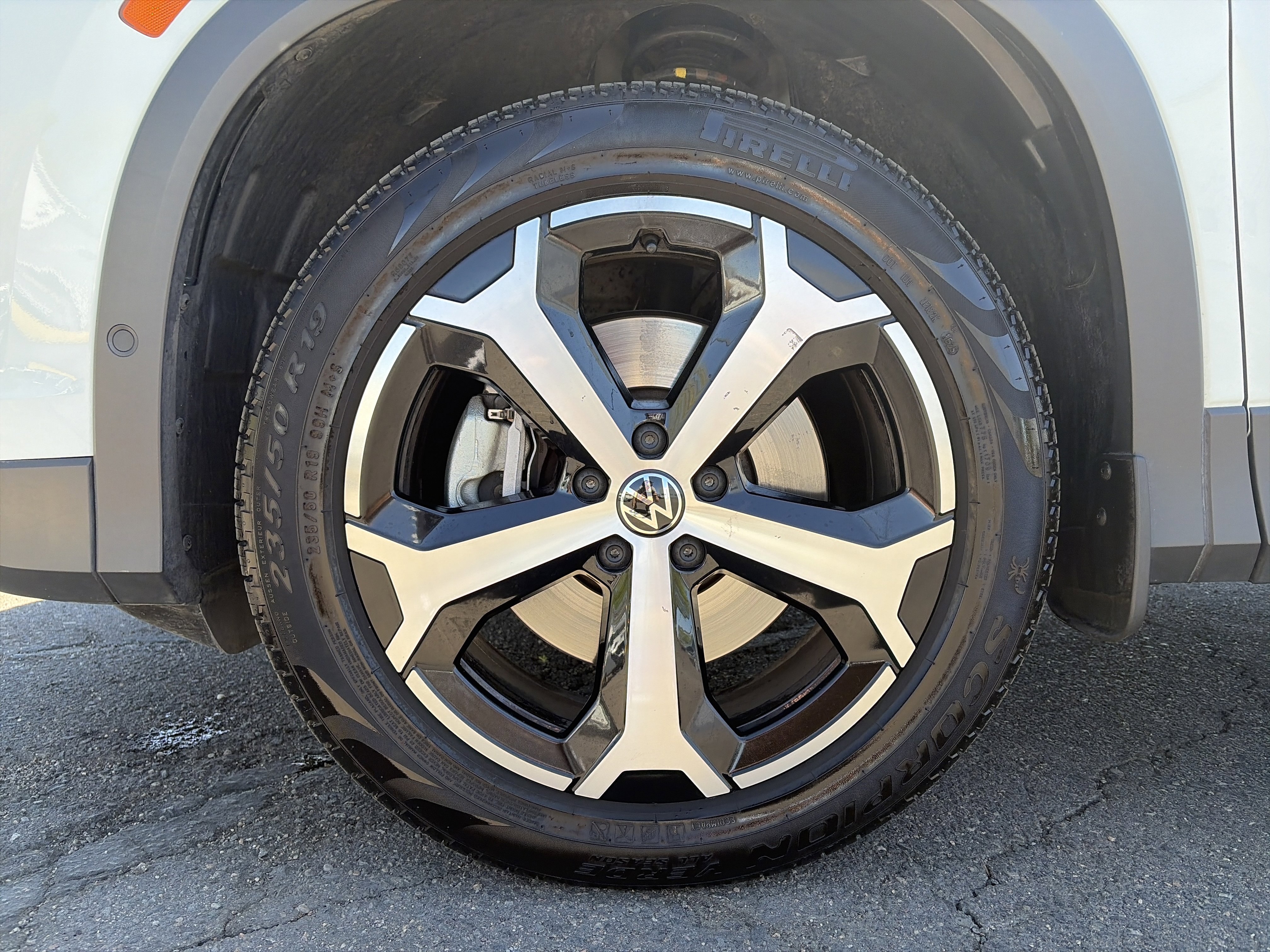Certified 2025 Volkswagen Tiguan SE AWD/4WD image 14
