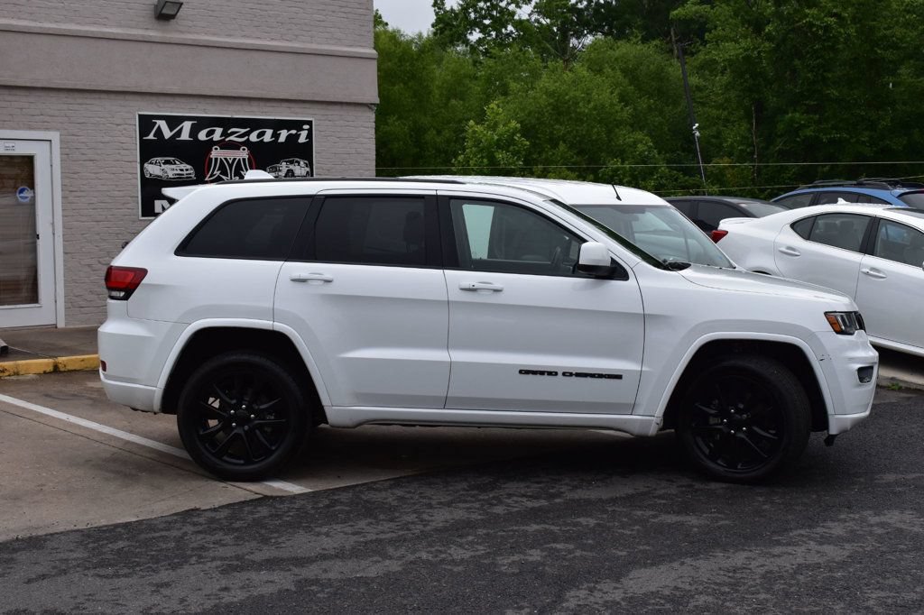 Used 2018 Jeep Grand Cherokee Altitude AWD/4WD image 4