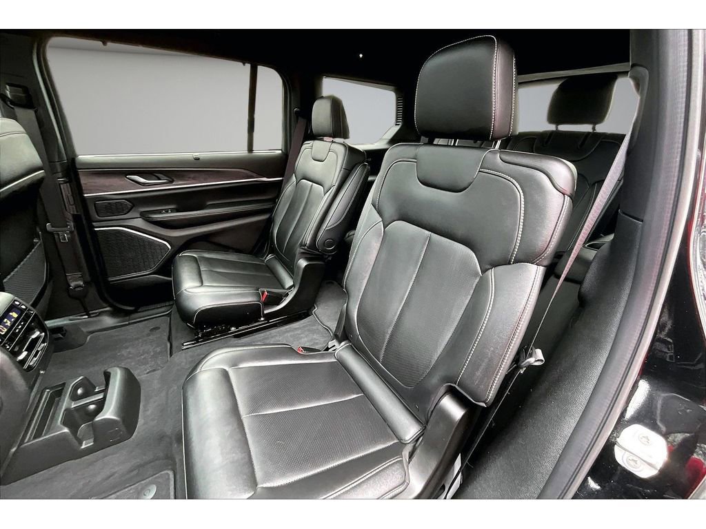 Used 2025 Jeep Grand Cherokee L Limited w/ Luxury Tech Group II image 22