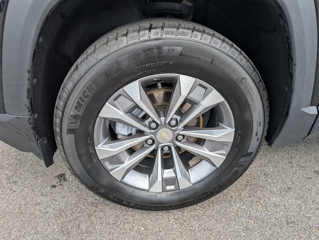 Used 2026 Chevrolet Equinox LT w/ LPO, Floor Liner Package AWD/4WD image 12