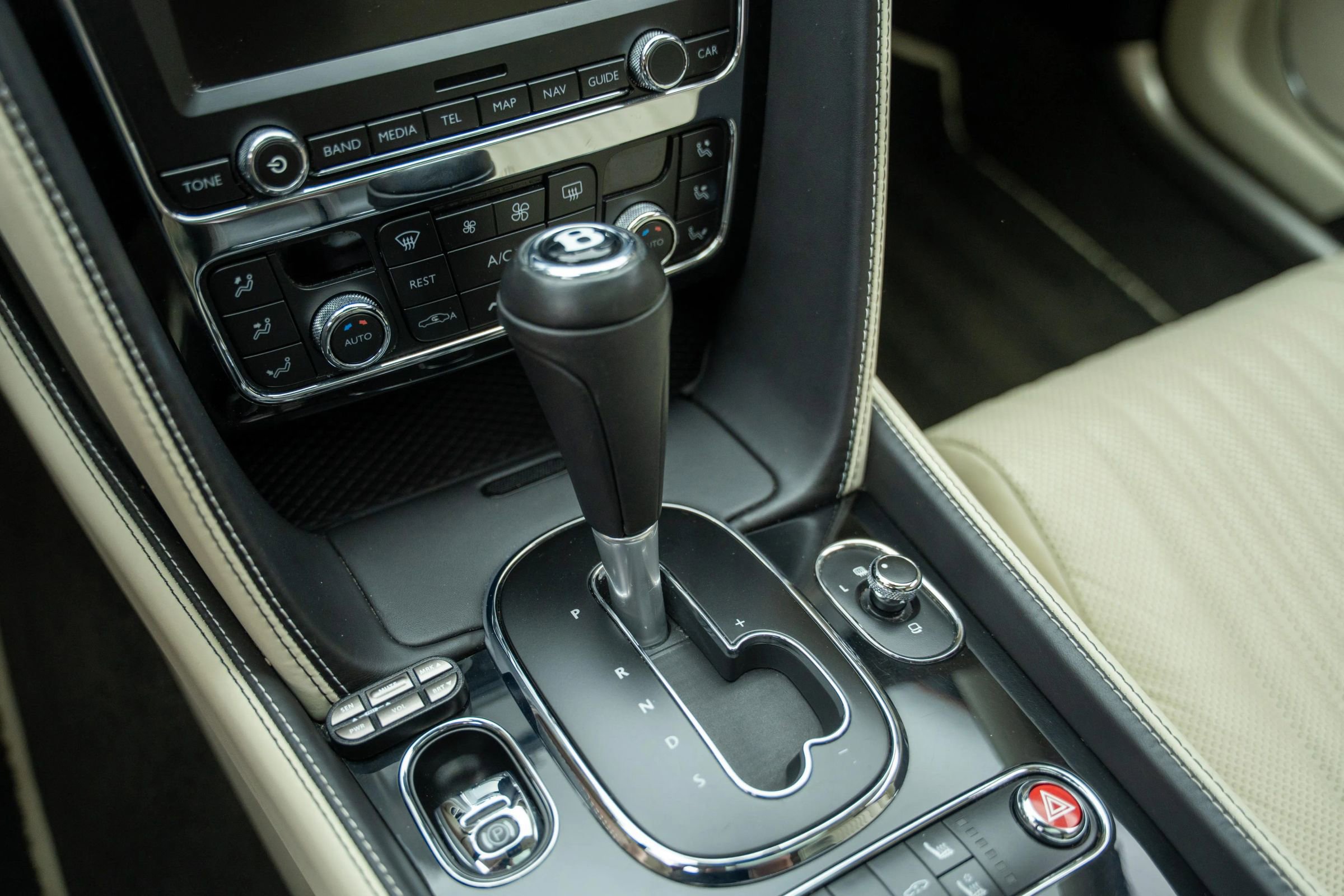 Used 2018 Bentley Flying Spur V8 image 36