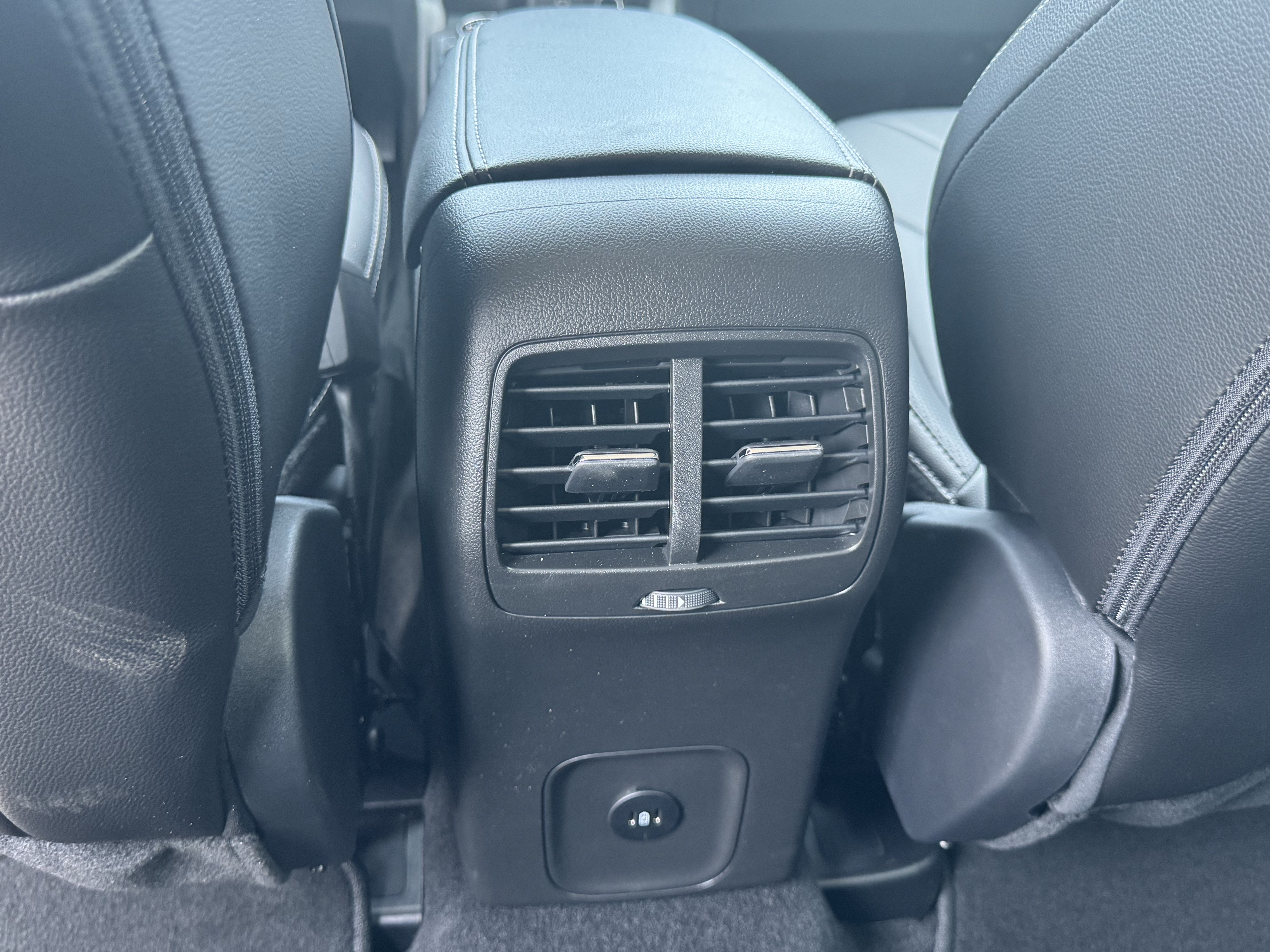 Used 2025 Ford Escape SE w/ PHEV Premium Package FWD image 30