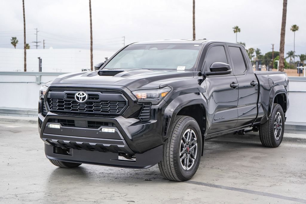 Used 2024 Toyota Tacoma TRD Sport w/ TRD Sport Upgrade Package AWD/4WD image 4