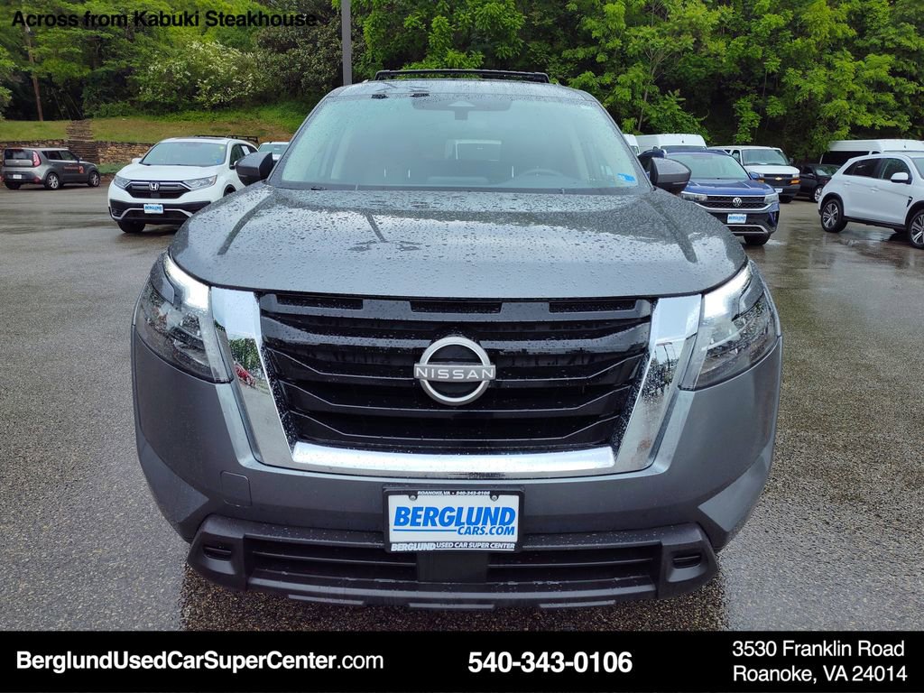 Used 2024 Nissan Pathfinder SV w/ SV Premium Package AWD/4WD image 9