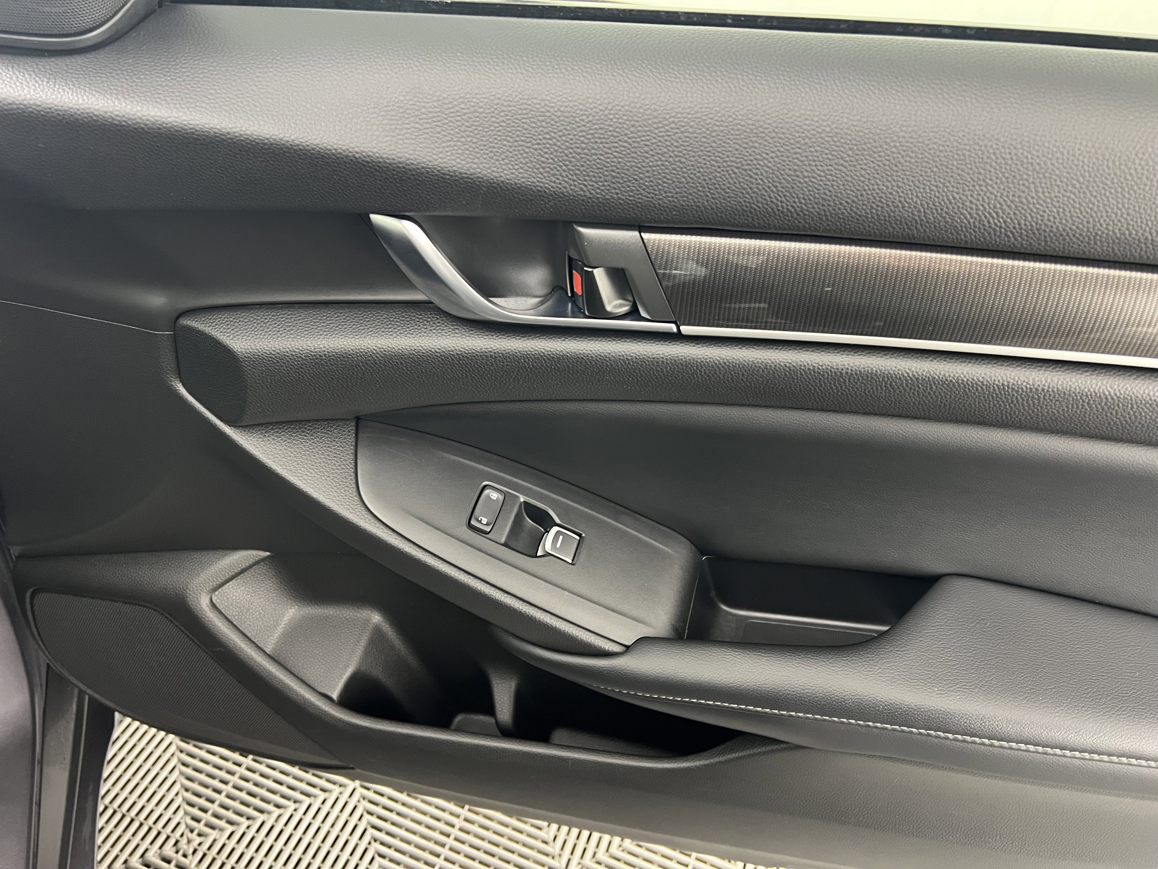 Used 2018 Honda Accord Sport image 24