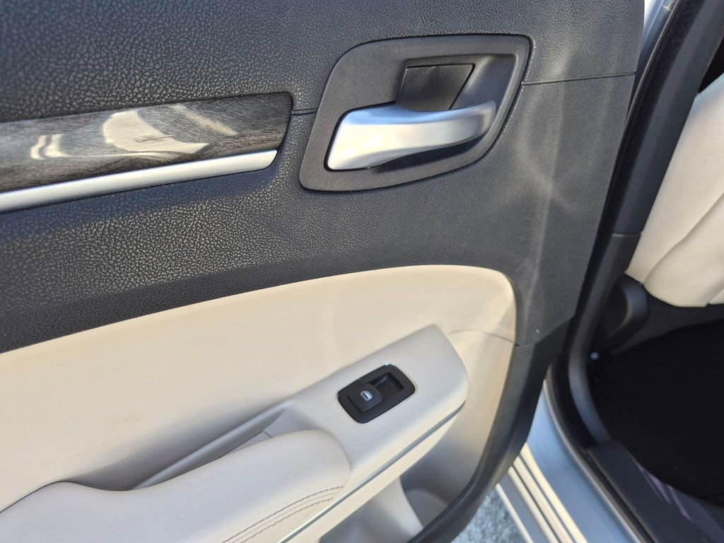 Used 2022 Chrysler 300 Touring w/ Sport Appearance Package image 26