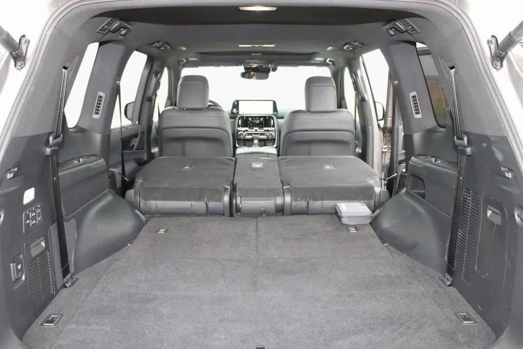 Used 2023 Lexus LX 600 4WD w/ Appearance Package image 38