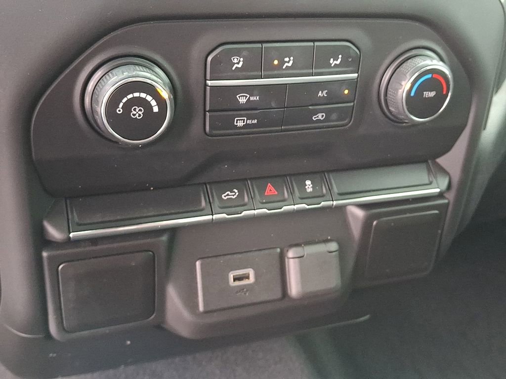 Used 2020 Chevrolet Silverado 1500 Custom w/ Custom Value Package image 15