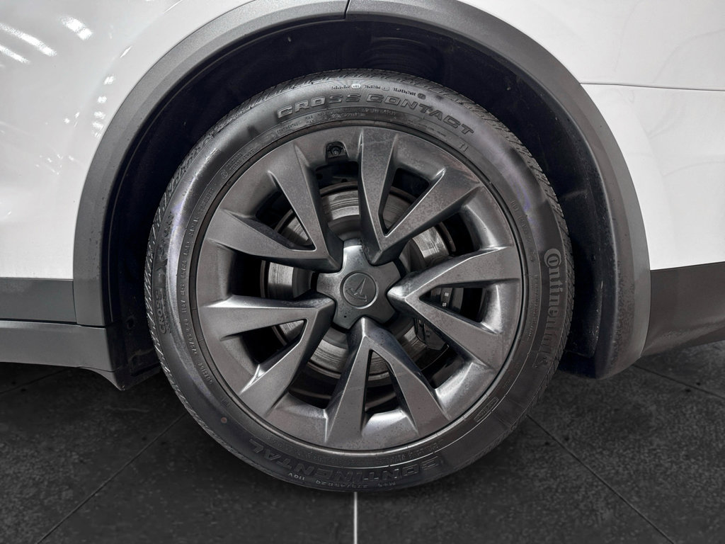 Used 2025 Tesla Model X image 32