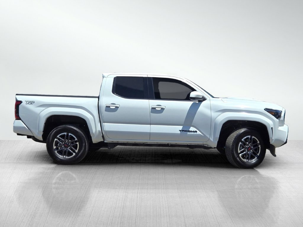 Used 2024 Toyota Tacoma TRD Sport AWD/4WD image 4