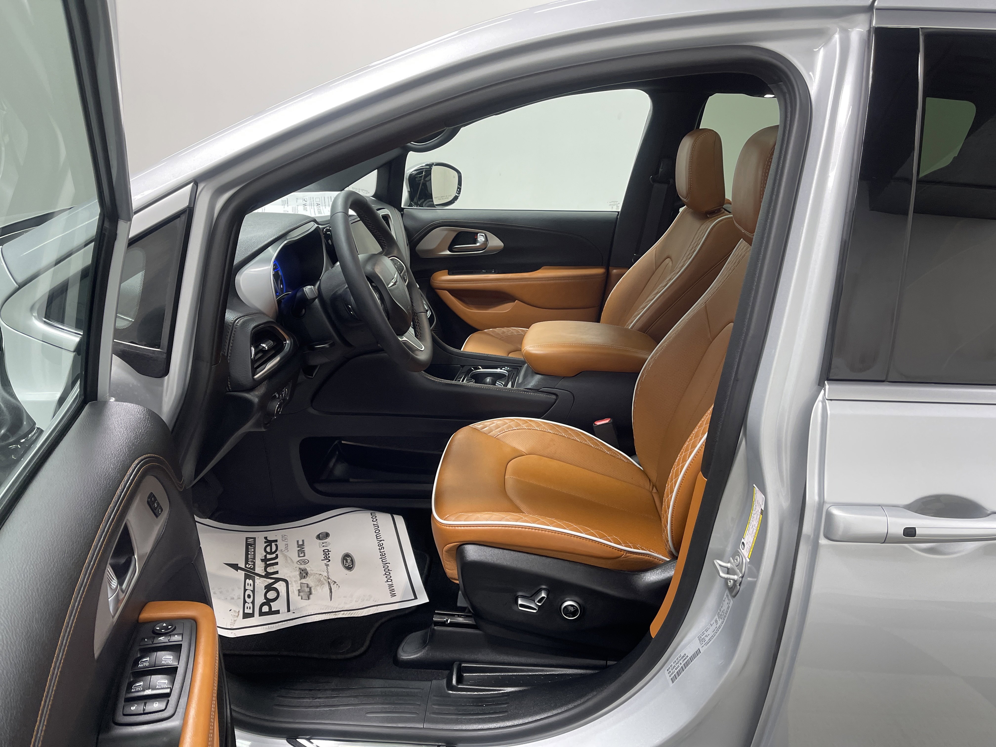 Used 2026 Chrysler Pacifica Pinnacle image 10