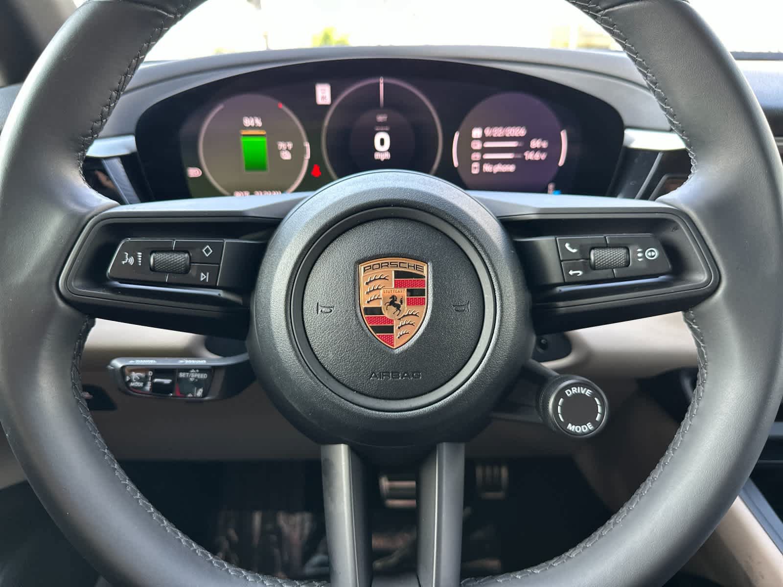 Certified 2025 Porsche Macan 4S Electric AWD/4WD image 27