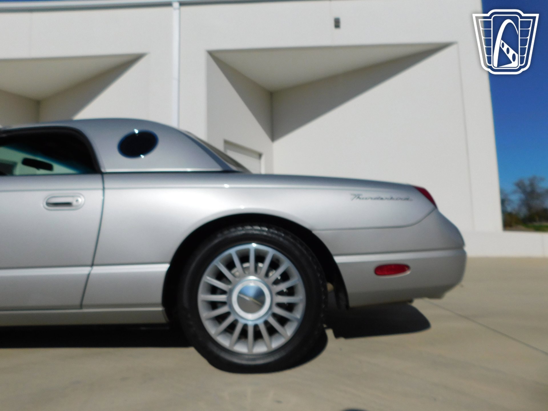 Used 2004 Ford Thunderbird image 15