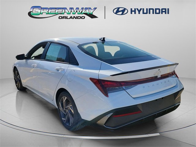 Used 2025 Hyundai Elantra Sport image 3