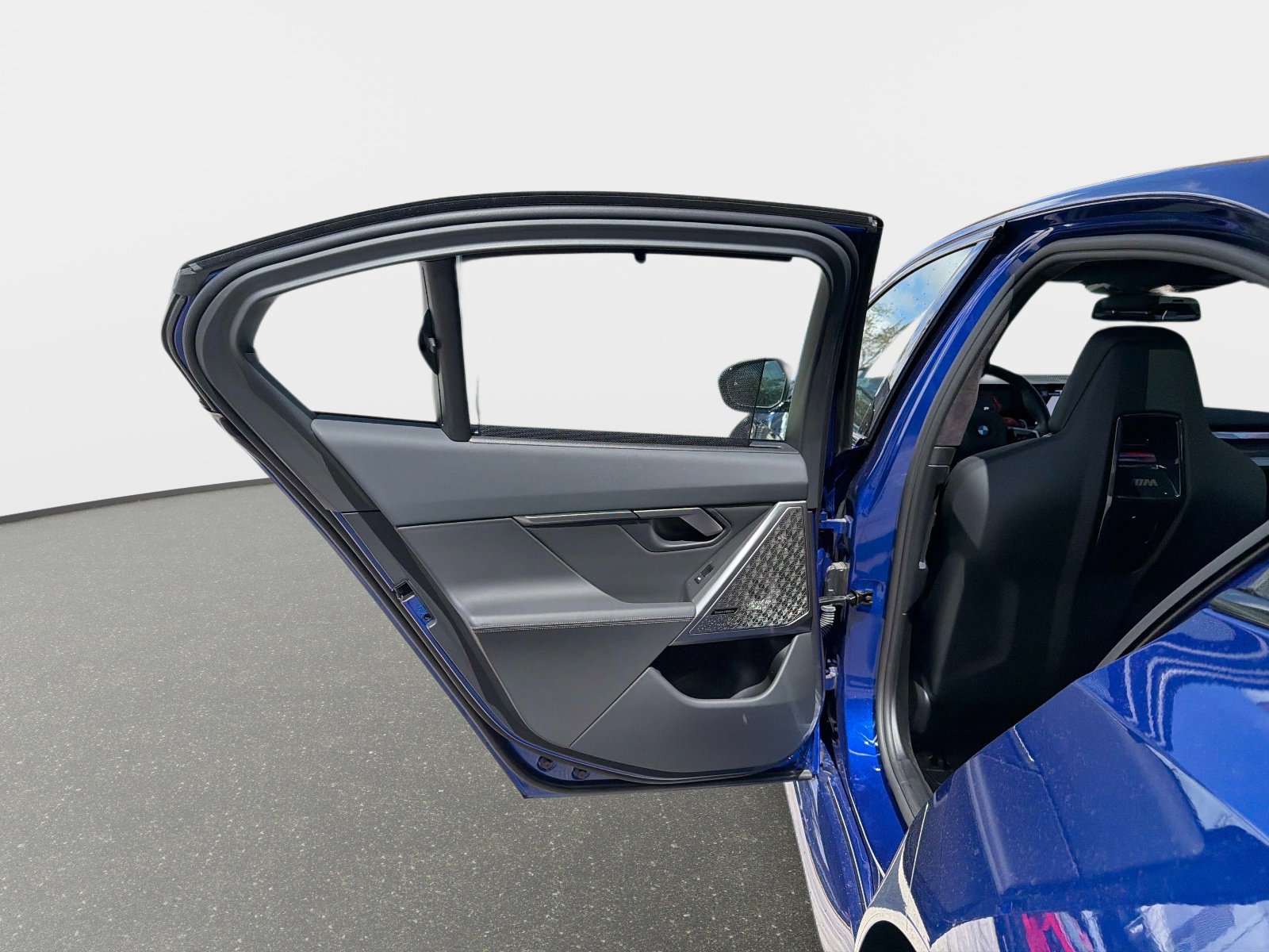 Used 2025 BMW M5 image 30