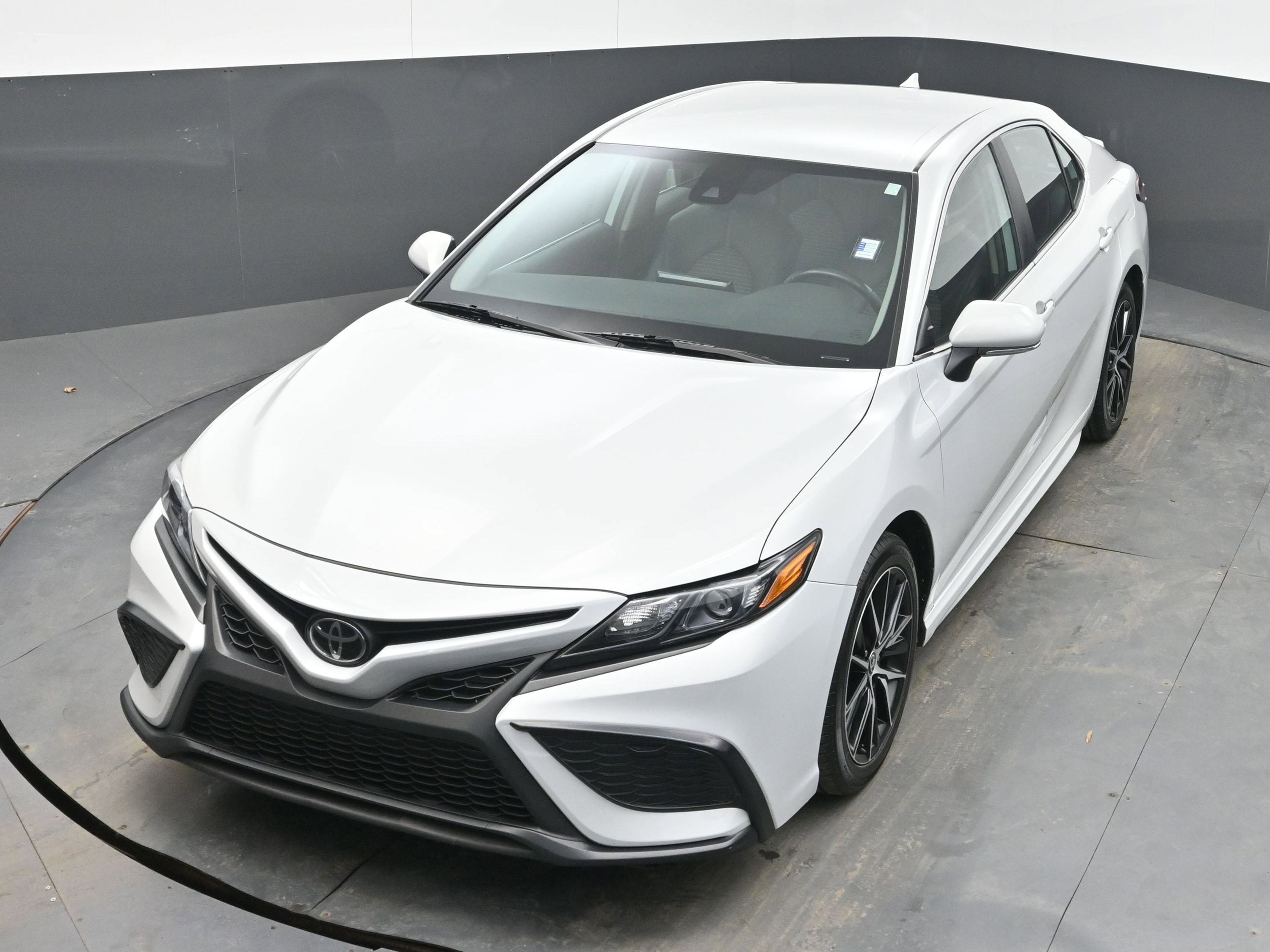 Used 2024 Toyota Camry SE image 34