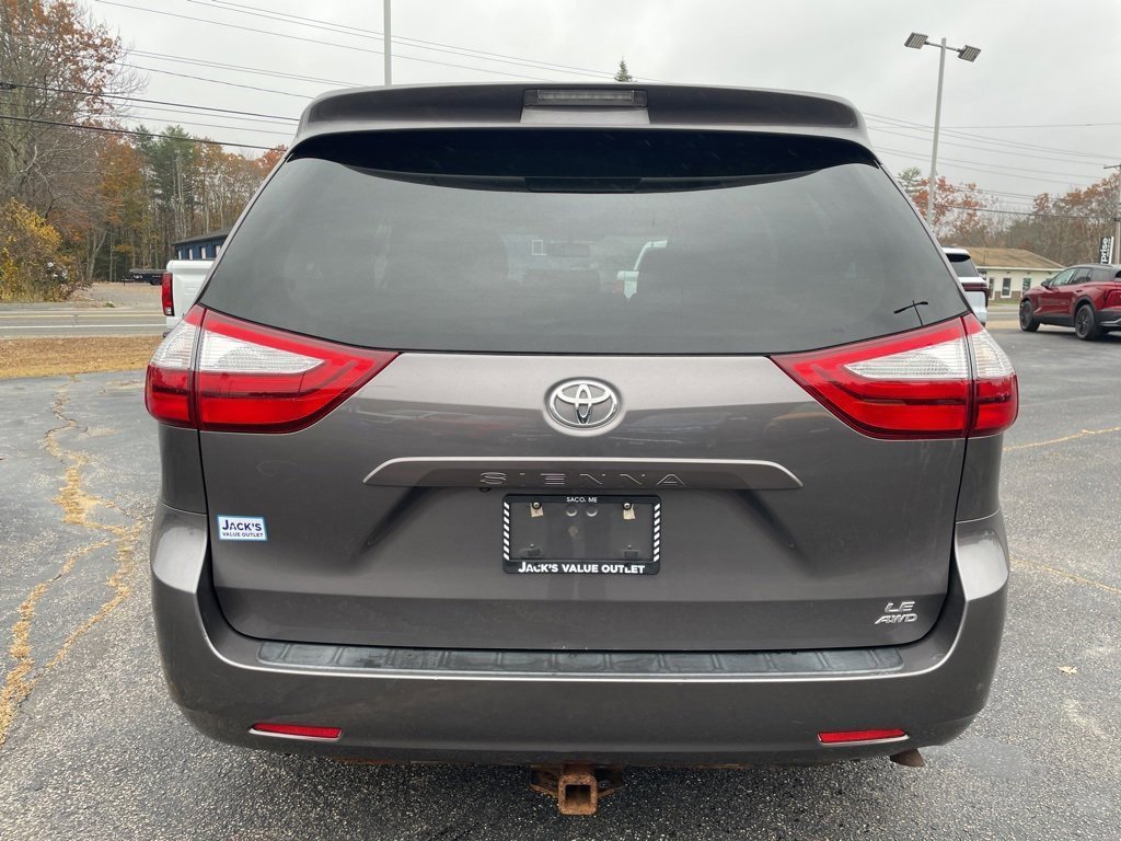Used 2017 Toyota Sienna LE image 5