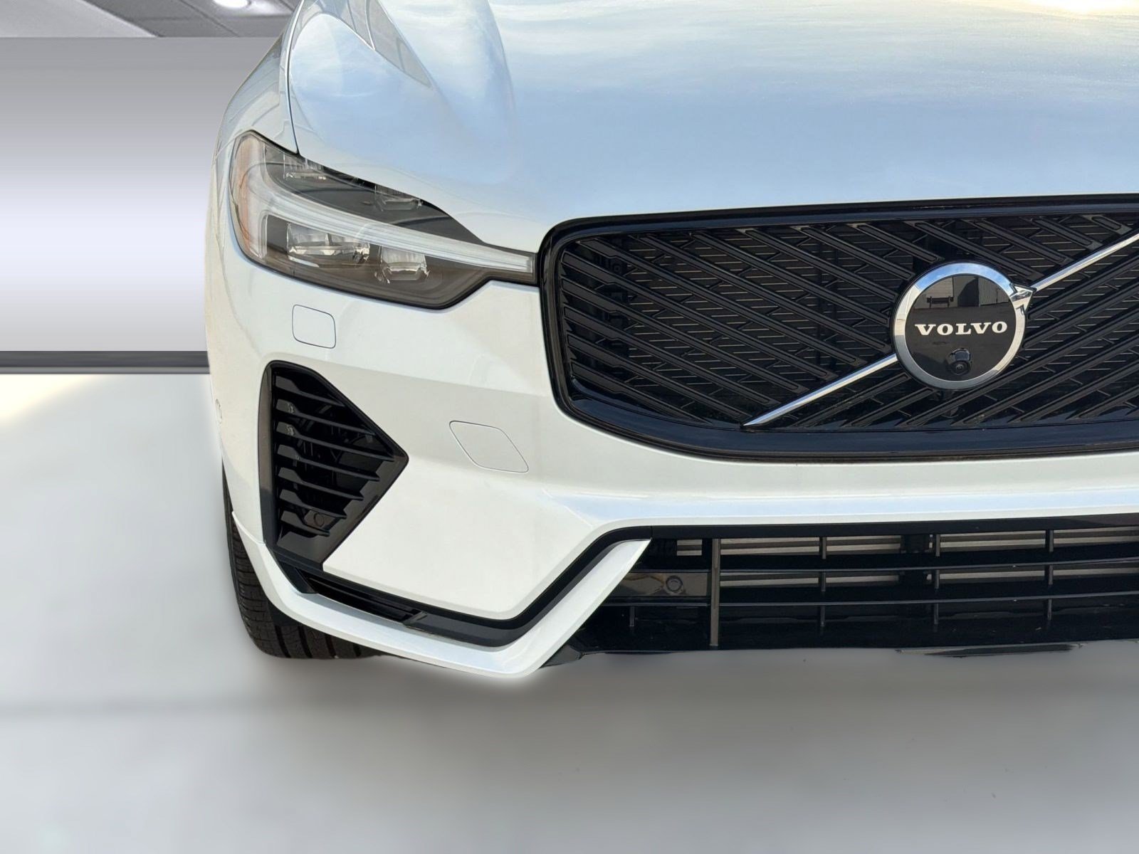 New 2026 Volvo XC60 T8 Plus w/ Climate Package AWD/4WD image 11